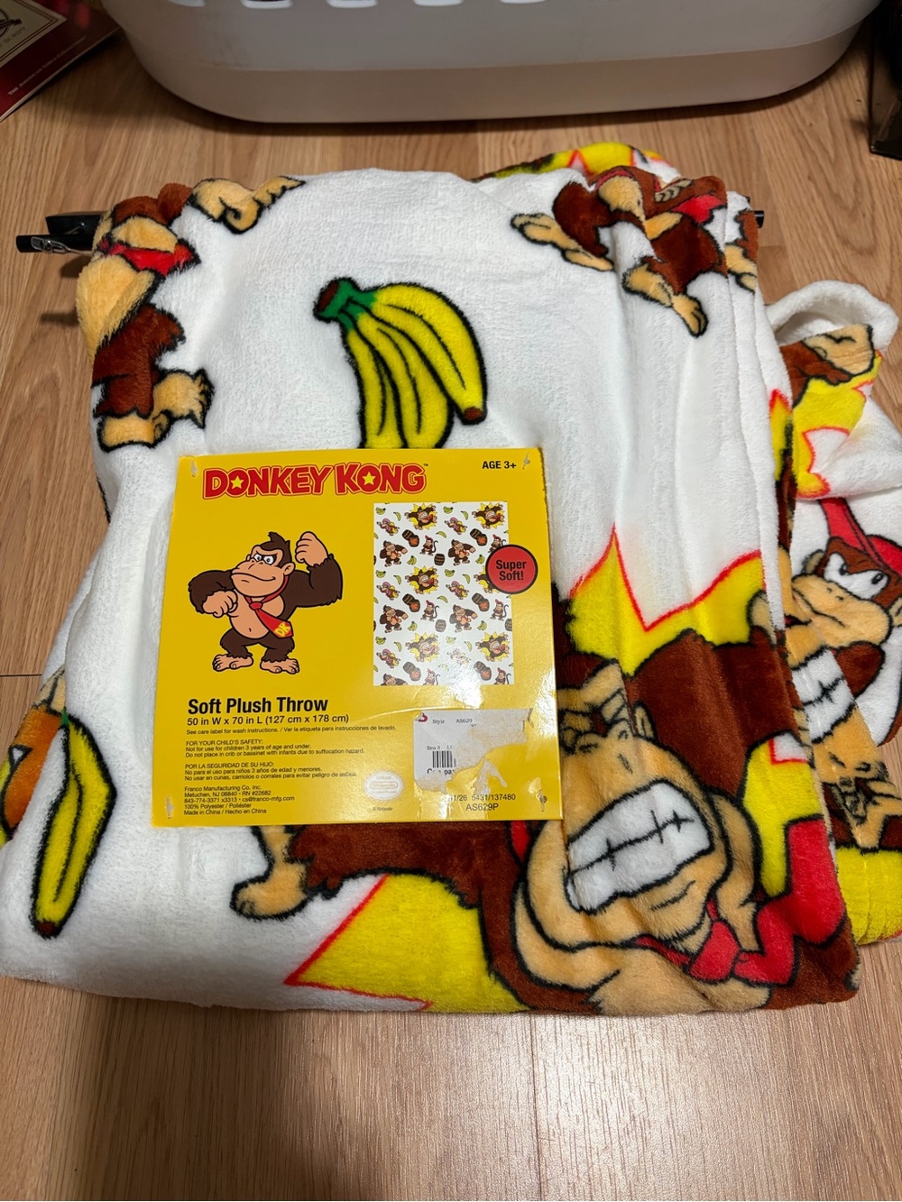 Nintendo Donkey Kong Dixie Diddy 50x70 Soft Plush Throw Blanket New with Tags